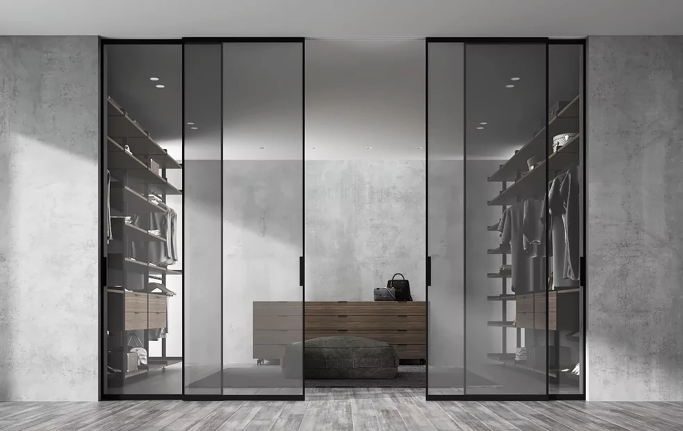 STRATUS–SLIM, translucent Trasparente Grafite glass, aluminum canvas frame in Black color. Sliding four–leaf partition in the opening, hidden track in the ceiling.