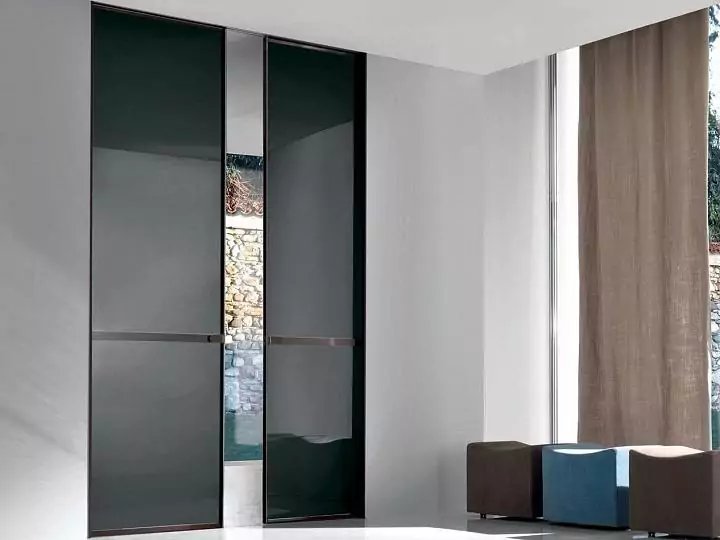 Wave sliding partition