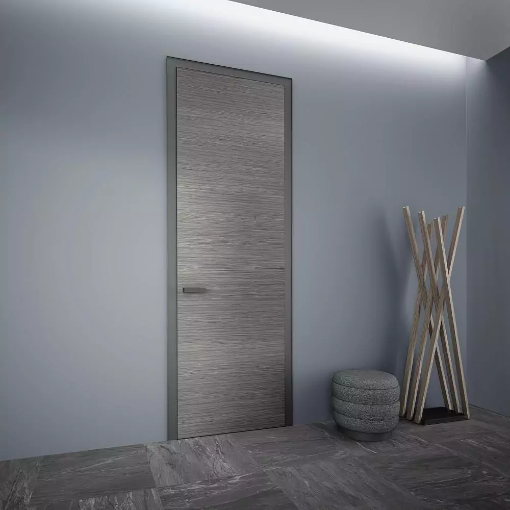 FILO–60, Alu, Vento model, natural veneer Rovere Cenere. Aluminum monoblock door frame, end edge and handle in Piombo color. Platbands without insert.