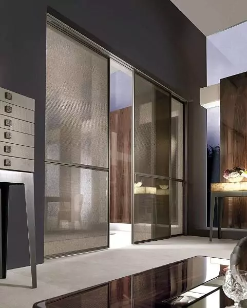 Sliding partition 