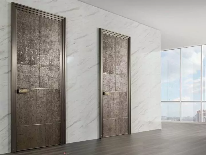 Interior door Land