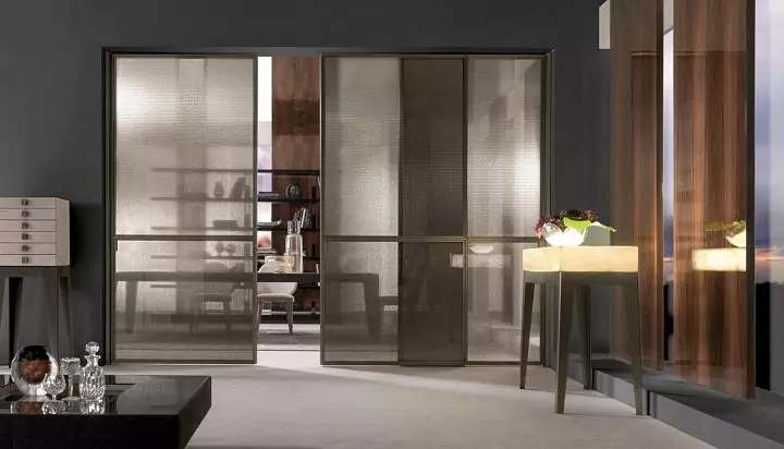 Sliding partition 
