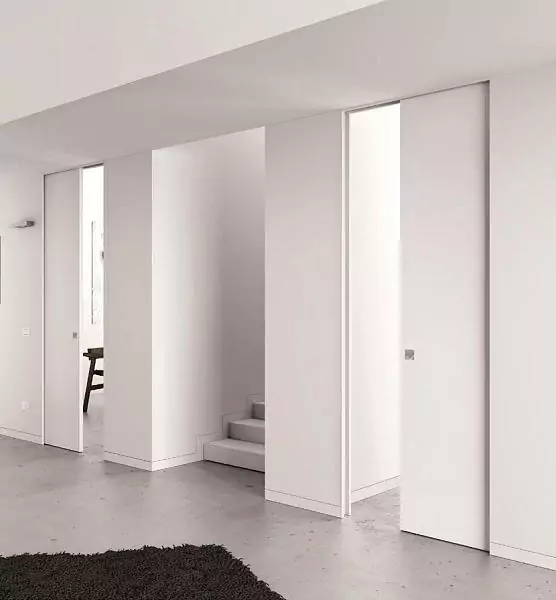 SLIDER. Sliding "hidden" door in the ECLISSE pocket door, SYNTHESIS LINE®. Ground for painting.