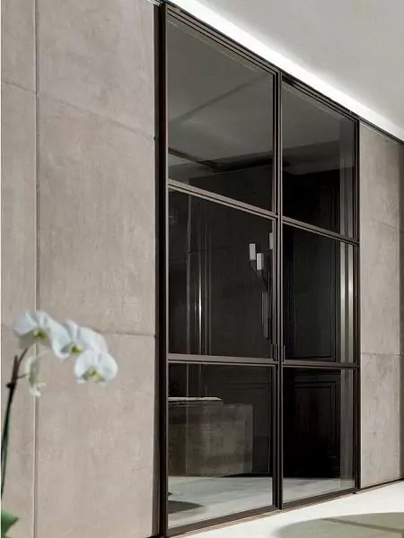 Sliding partition 