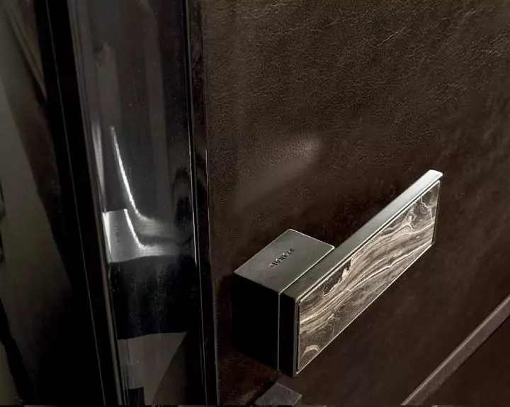 Interior door 