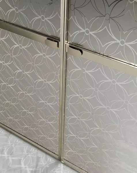 Wave sliding partition