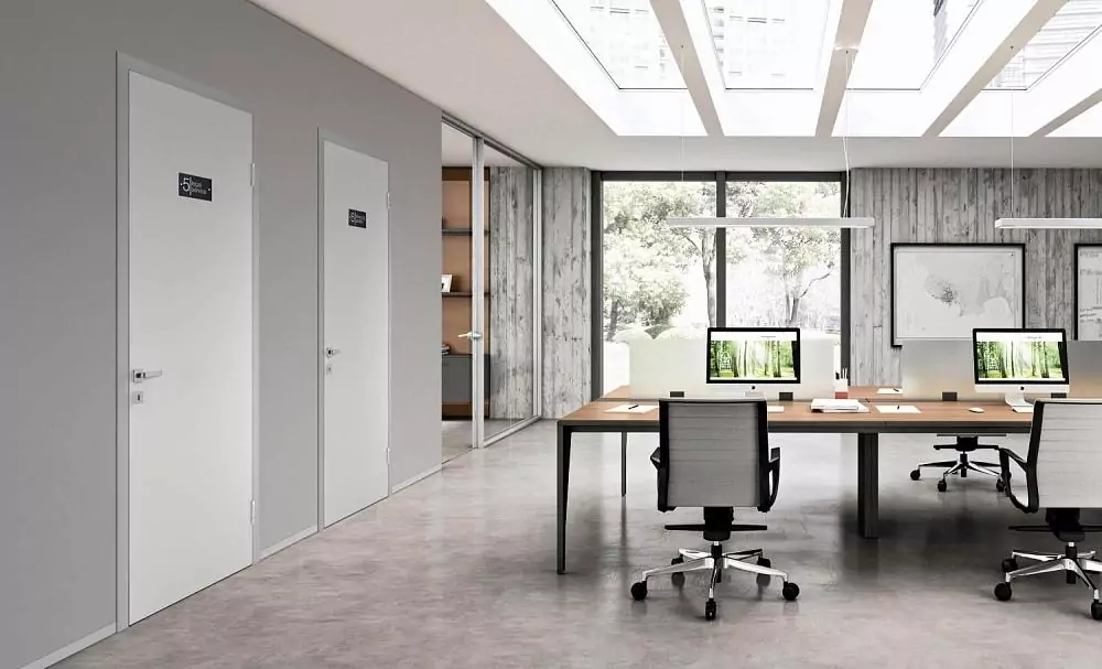 UNIX, Bianco matte enamel. Aluminum profile of the canvas and a door frame with a trim in Chrome Matt color.